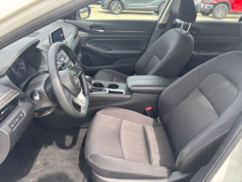 Used 2025 Nissan Altima 2.5 SV FWD image 27