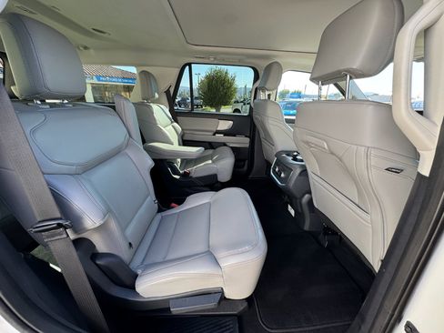 Used 2025 Ford Expedition Active AWD/4WD image 27