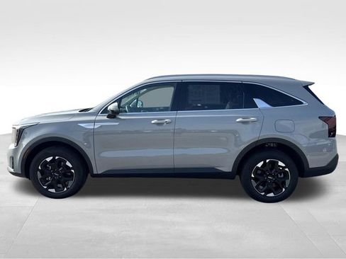 Certified 2026 Kia Sorento S AWD/4WD image 2