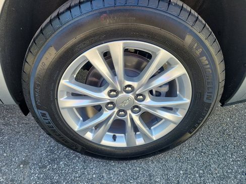 New 2025 Cadillac XT6 Luxury image 23