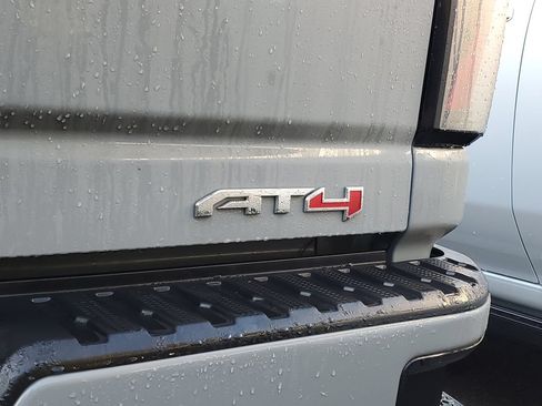Used 2024 GMC Sierra 2500 AT4 w/ AT4 Premium Plus Package AWD/4WD image 8