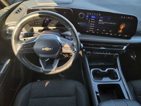 Used 2025 Chevrolet Traverse LT image 27