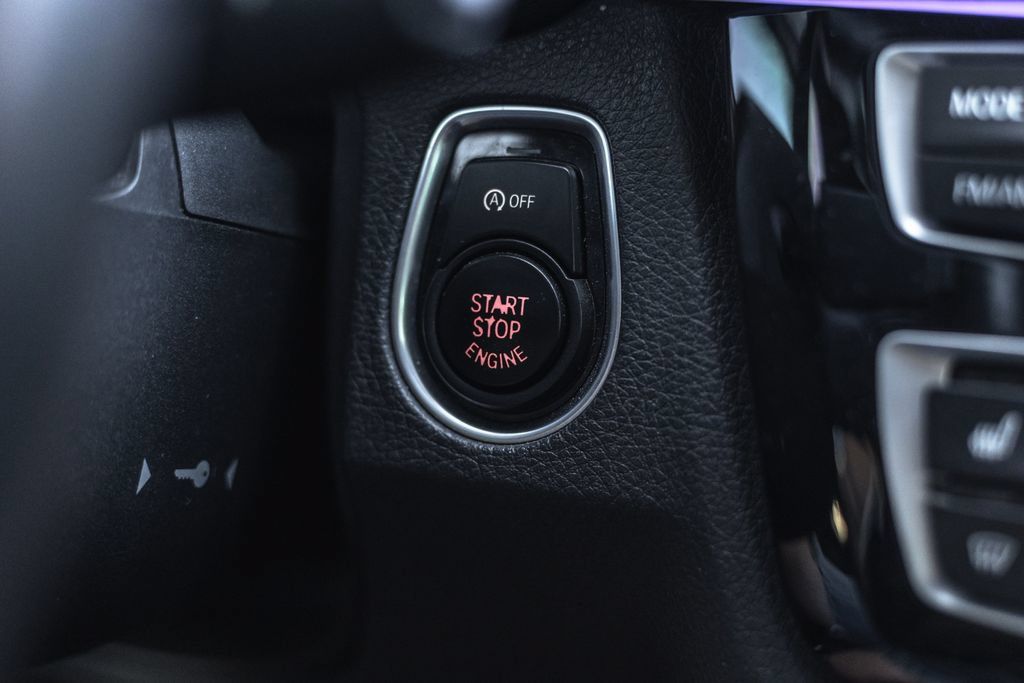 Used 2016 BMW M3 RWD image 8