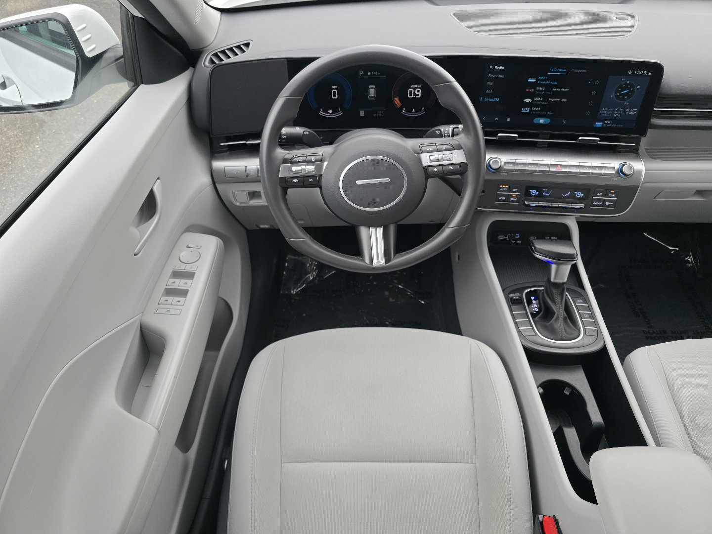 Used 2024 Hyundai Kona SEL FWD image 3