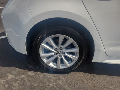 Certified 2025 Toyota Corolla SE w/ SE Package FWD image 11