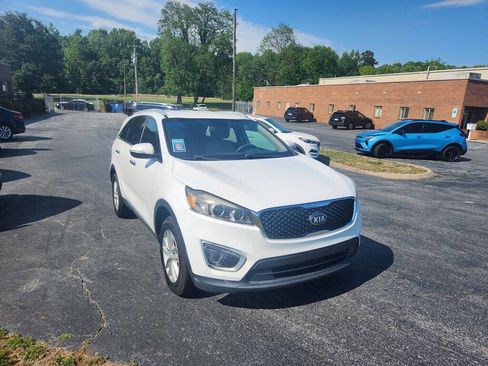 Used 2016 Kia Sorento FWD image 6