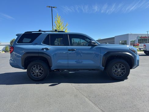 Certified 2025 Toyota 4Runner SR5 AWD/4WD image 2