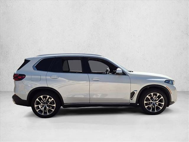 Used 2026 BMW X5 xDrive40i w/ Climate Comfort Package AWD/4WD image 4