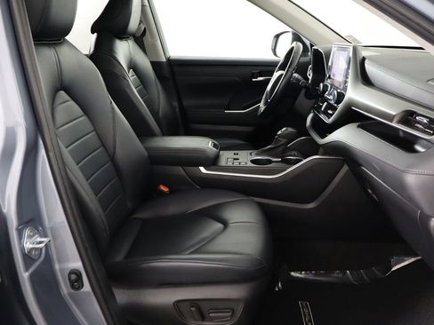 Used 2023 Toyota Highlander XLE FWD image 18