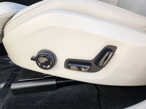 Used 2025 Volvo XC60 T8 Ultra w/ Protection Package Premier image 14