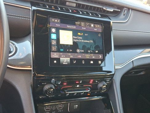 Used 2022 Jeep Grand Cherokee Altitude image 28