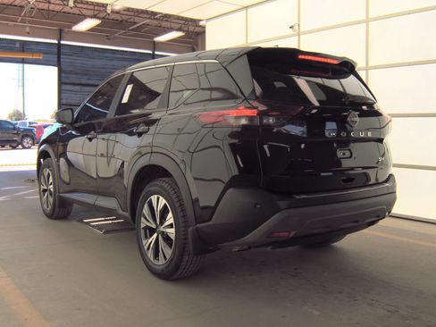Used 2023 Nissan Rogue SV FWD image 6