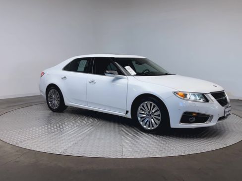 Used 2011 Saab 9-5 Aero w/ Aero Technology Package image 2