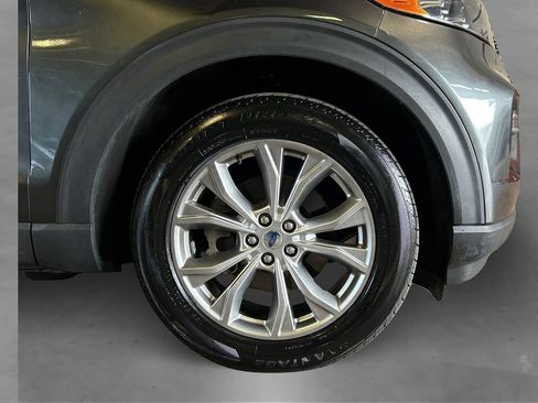 Used 2020 Ford Explorer XLT w/ Equipment Group 202A AWD/4WD image 22