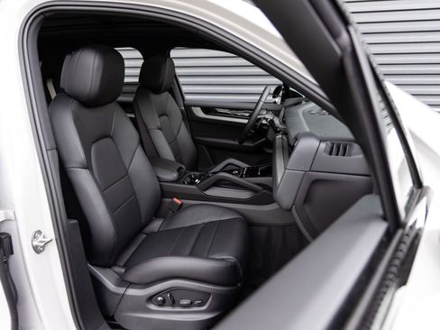 New 2026 Porsche Cayenne AWD/4WD image 34