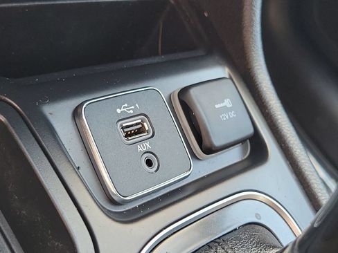 Used 2020 Jeep Cherokee Latitude Plus FWD image 33