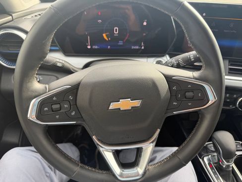 Used 2024 Chevrolet Trax LT w/ Driver Confidence Package FWD image 15