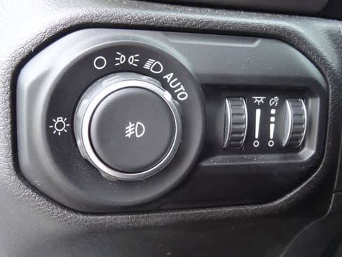 Used 2019 Jeep Wrangler Sport AWD/4WD image 12