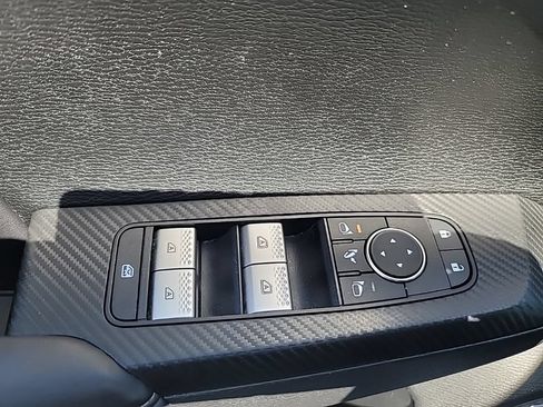 Used 2025 Mitsubishi Outlander AWD image 9