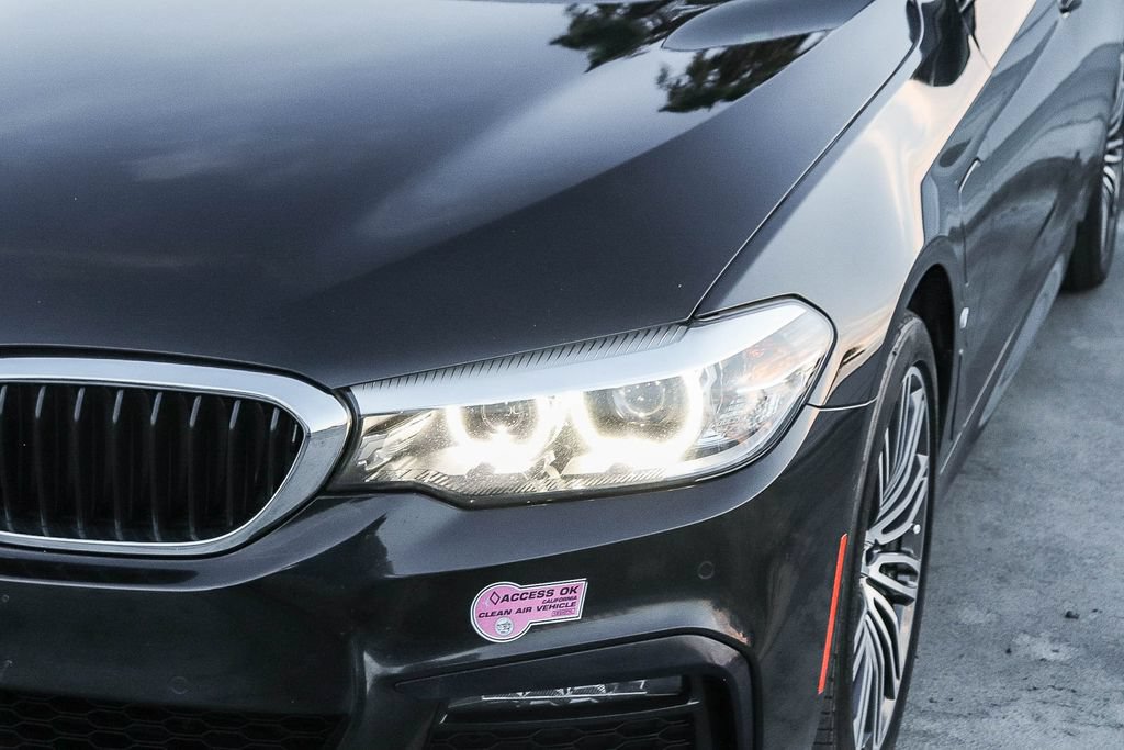 Used 2020 BMW 530e w/ M Sport Package RWD image 5