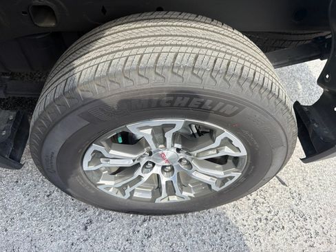 Used 2025 GMC Sierra 1500 SLE RWD image 9