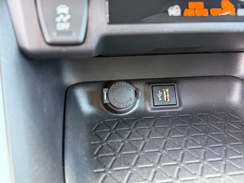 Used 2024 Toyota RAV4 XLE FWD image 27