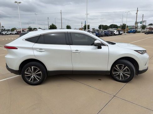 Used 2023 Toyota Venza LE AWD/4WD image 2
