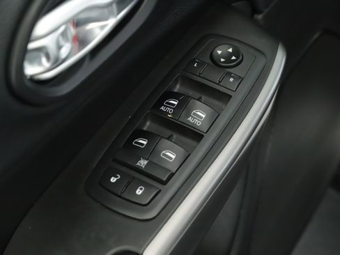 Used 2019 Jeep Cherokee Latitude Plus image 6