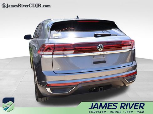 Used 2024 Volkswagen Atlas Cross Sport SE FWD image 18