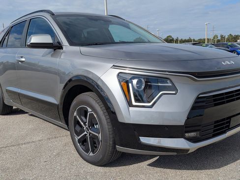 New 2025 Kia Niro SX image 2