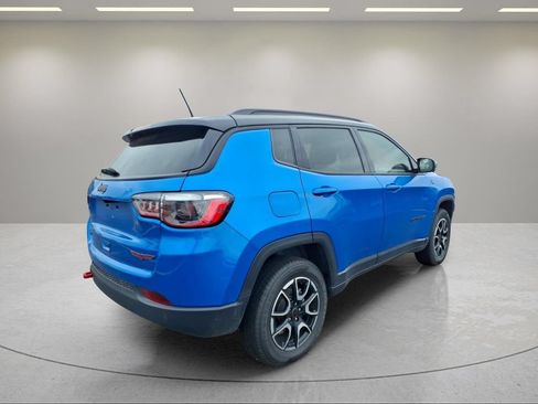 Used 2025 Jeep Compass Trailhawk AWD/4WD image 3