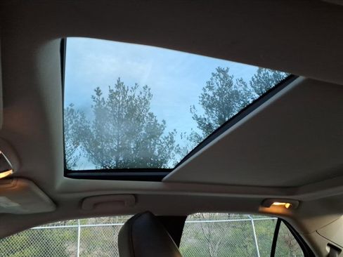 Used 2016 Chrysler 300 C image 17