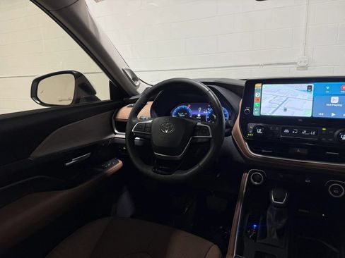 Used 2024 Toyota Grand Highlander AWD image 22