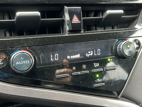 Used 2024 Toyota Camry SE AWD/4WD image 25