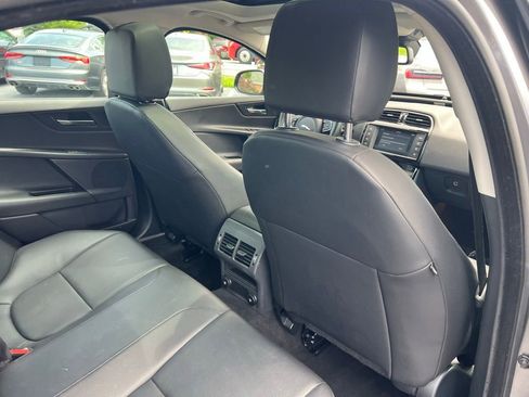 Used 2018 Jaguar XE Premium AWD/4WD image 30