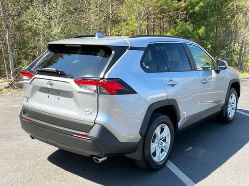 Used 2019 Toyota RAV4 XLE w/ Convenience Package AWD/4WD image 5