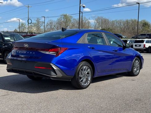 Used 2024 Hyundai Elantra SEL image 12