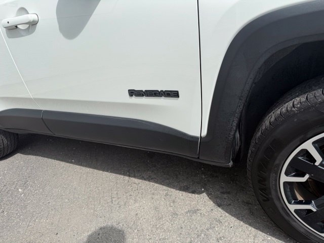 Used 2023 Jeep Renegade Latitude AWD/4WD image 3