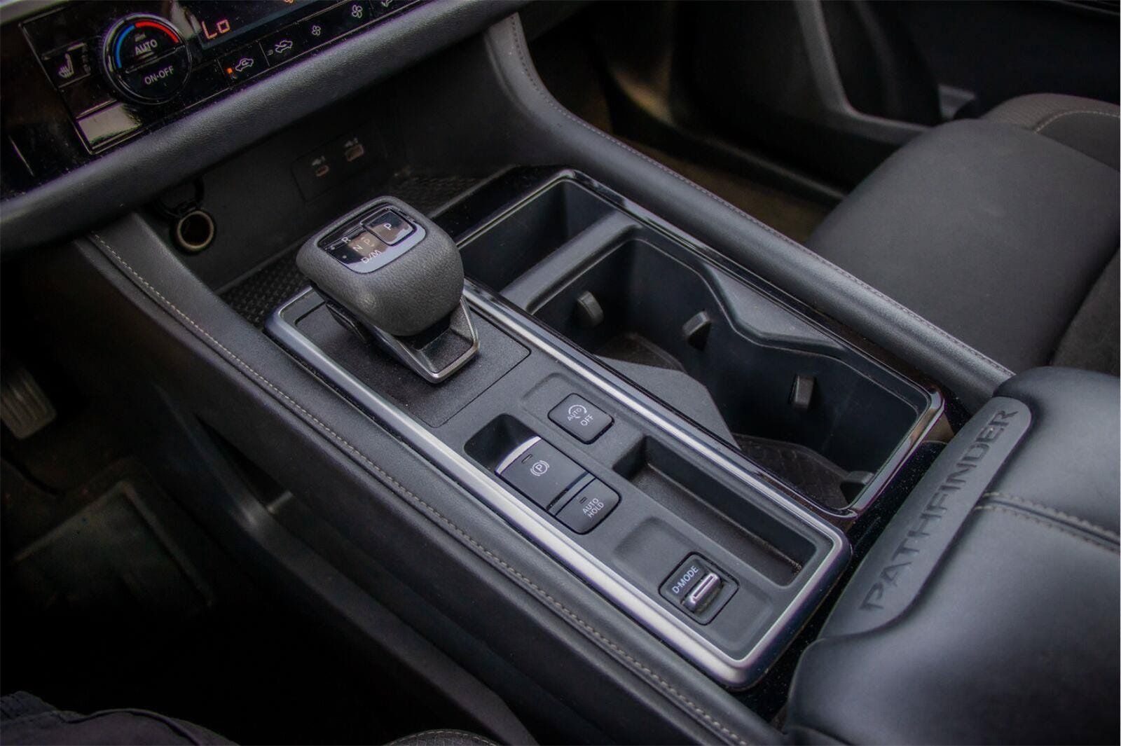 Used 2025 Nissan Pathfinder SV FWD image 15