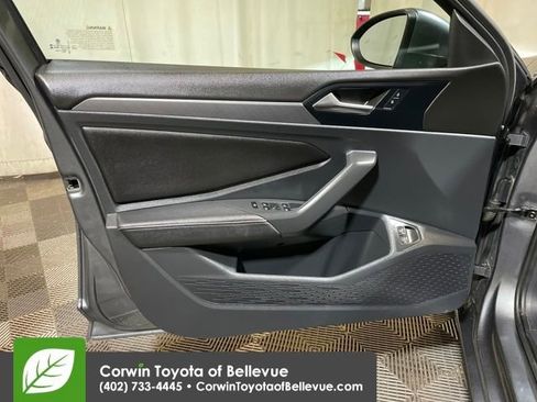 Used 2024 Volkswagen Jetta SE image 10