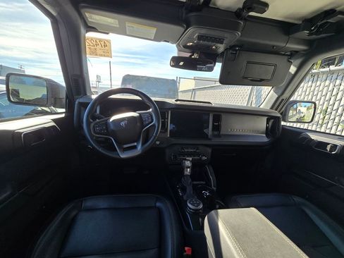 Used 2025 Ford Bronco Badlands image 20