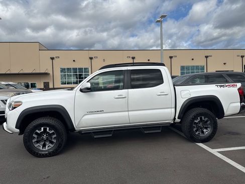 Used 2018 Toyota Tacoma TRD Off-Road image 4