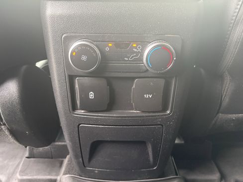Used 2022 Ford Explorer XLT w/ Equipment Group 202A AWD/4WD image 14