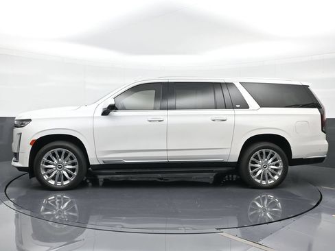 Used 2022 Cadillac Escalade ESV Premium Luxury AWD/4WD image 3