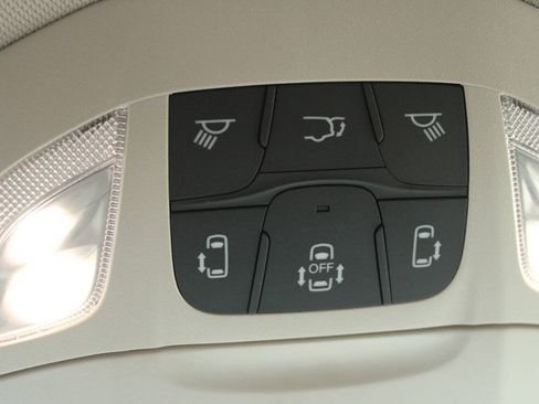 Used 2021 Chrysler Pacifica Touring-L FWD image 34