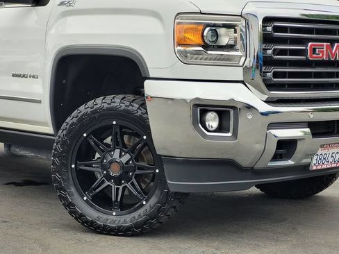 Used 2016 GMC Sierra 2500 SLT w/ Duramax Plus Package AWD/4WD image 9