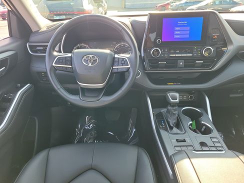 Used 2026 Toyota Highlander XLE AWD/4WD image 10