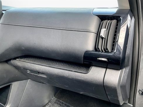 Used 2024 Nissan Pathfinder S image 24