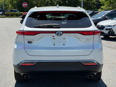 Used 2024 Toyota Venza XLE AWD/4WD image 4