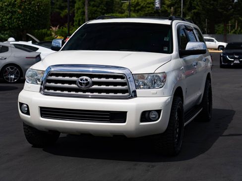 Used 2014 Toyota Sequoia Platinum AWD/4WD image 4
